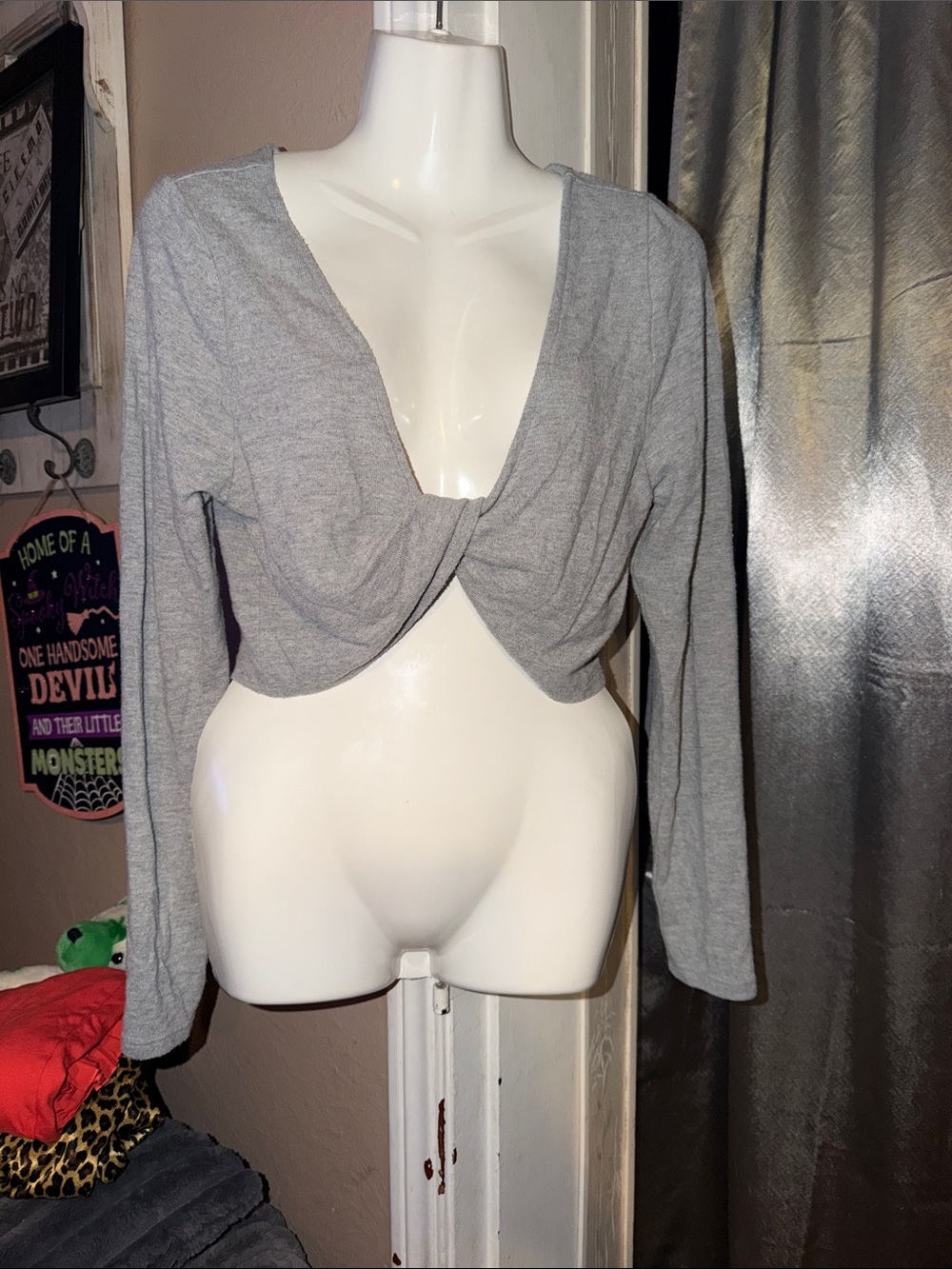 Women's Gray Twist-Front Long Sleeve Crop Top super soft size Large Wild Fable